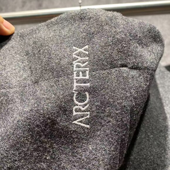 Arc'teryx Sawyer Wool Hoody in black, made with Merino wool. - Picture 9 of 9